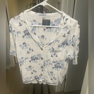 Abercrombie & Fitch White Short-Sleeve Crop Button-Up with Blue Tropical Print